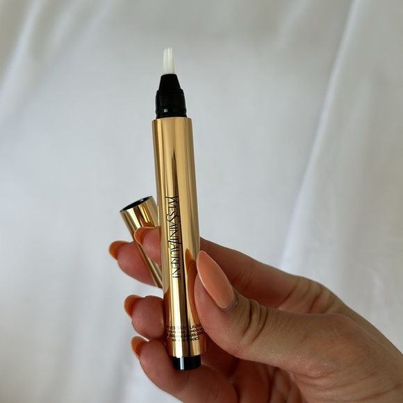 YSL Touche Éclat Awakening Concealer Click Pen- 2 Luminous Ivory - Picture 10 of 12